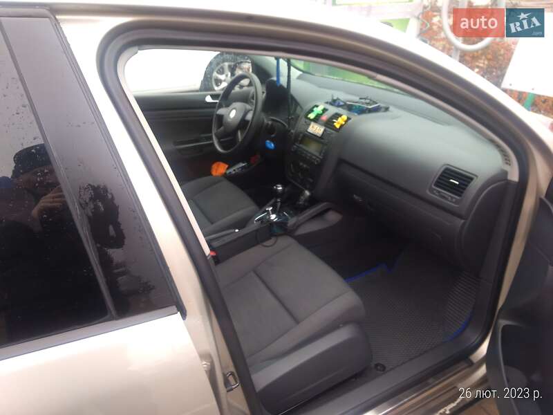 Хэтчбек Volkswagen Golf 2004 в Виннице