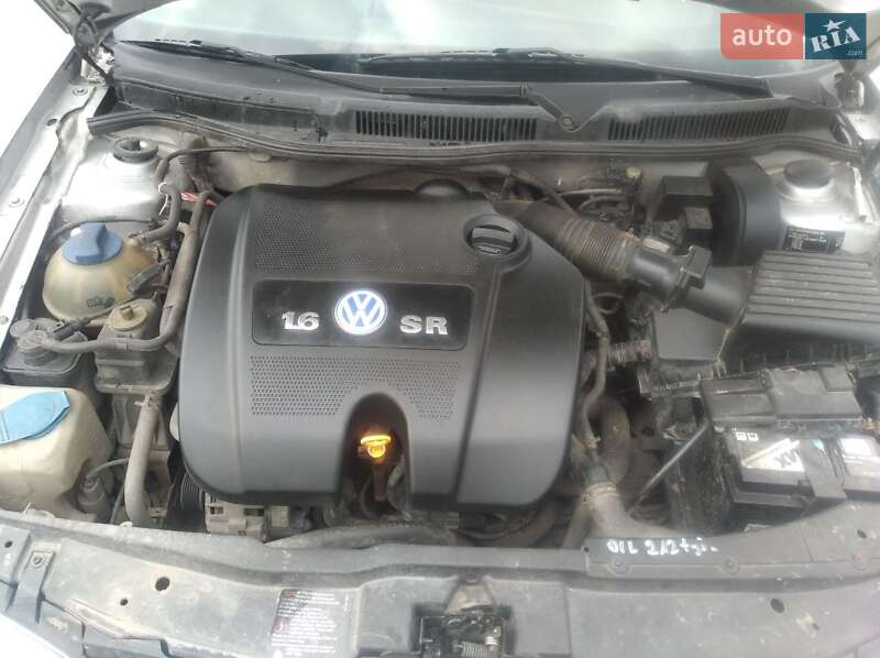 Хетчбек Volkswagen Golf 2000 в Луцьку