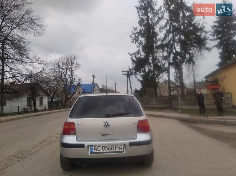 Хетчбек Volkswagen Golf 2000 в Луцьку