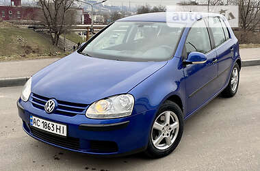 Хэтчбек Volkswagen Golf 2004 в Каменском