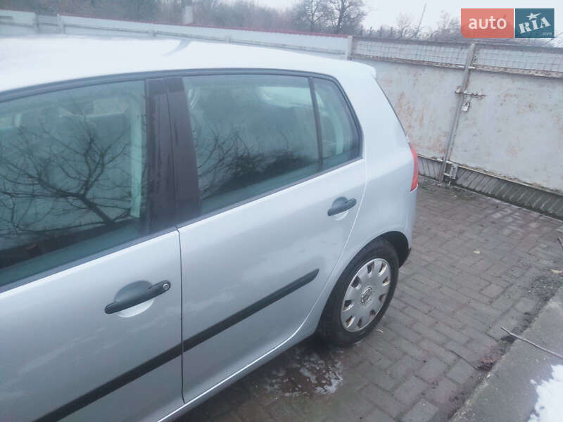 Хэтчбек Volkswagen Golf 2005 в Миргороде