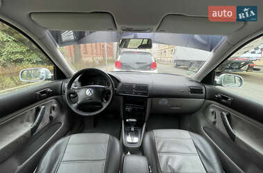 Хэтчбек Volkswagen Golf 1999 в 
