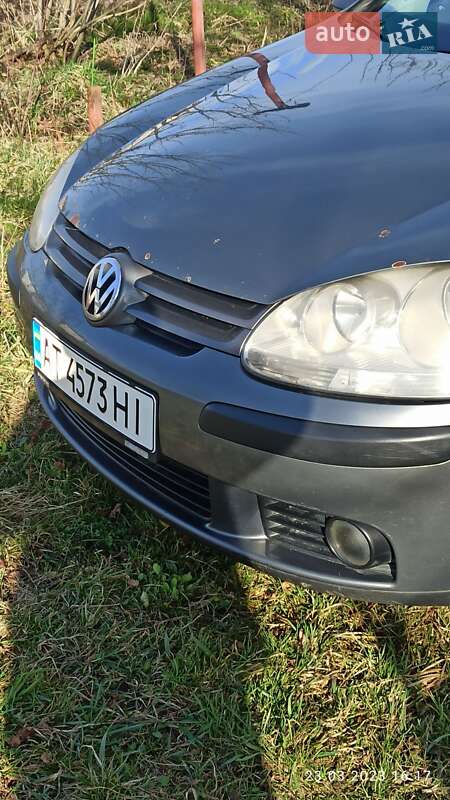 Хетчбек Volkswagen Golf 2005 в Коломиї