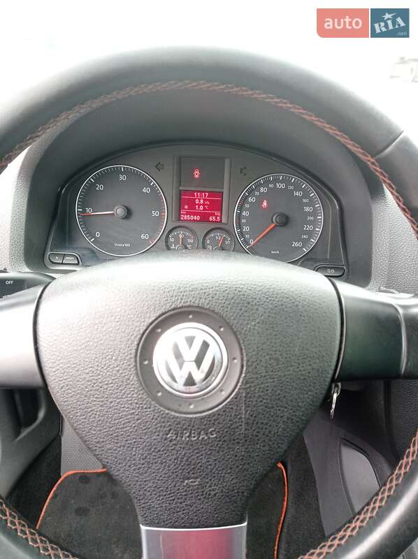 Хетчбек Volkswagen Golf 2006 в Мукачевому