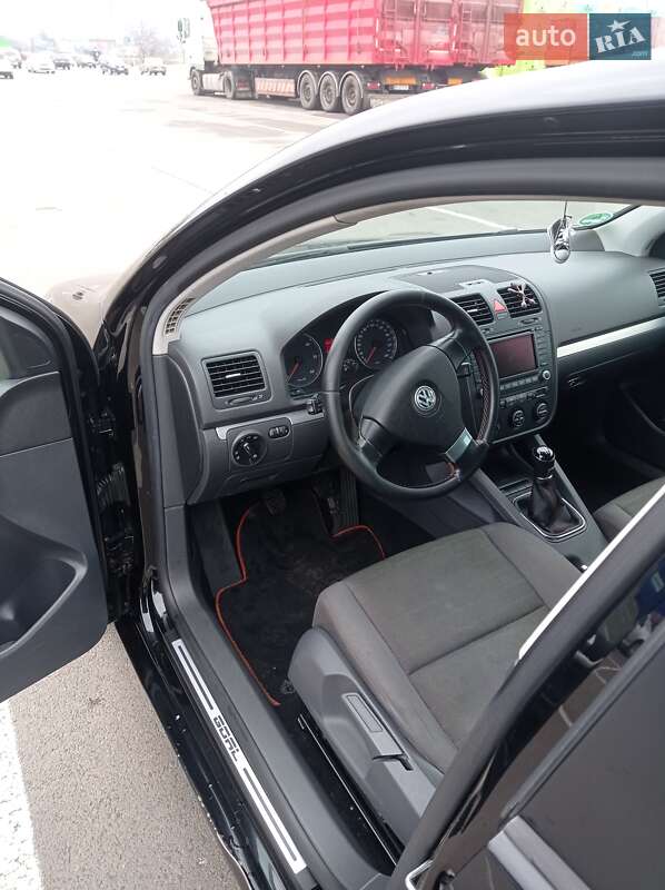 Хетчбек Volkswagen Golf 2006 в Мукачевому