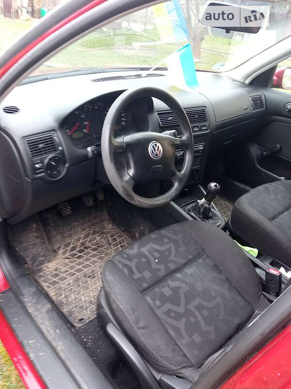 Хетчбек Volkswagen Golf 1998 в Вараші