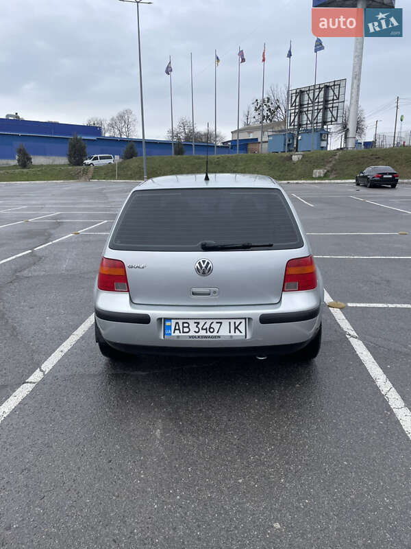 Хэтчбек Volkswagen Golf 2000 в Виннице
