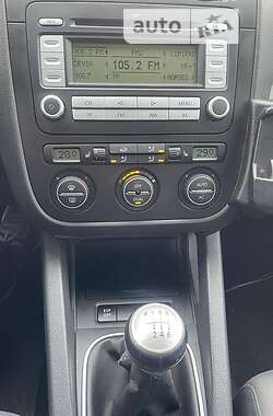 Хэтчбек Volkswagen Golf 2007 в 