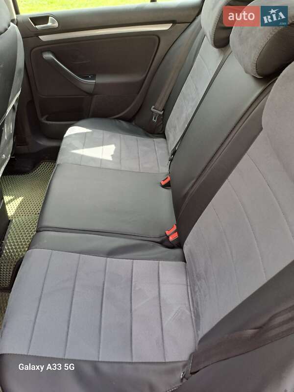 Універсал Volkswagen Golf 2010 в Долині