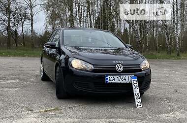 Хэтчбек Volkswagen Golf 2009 в 