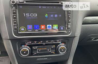 Хэтчбек Volkswagen Golf 2009 в 