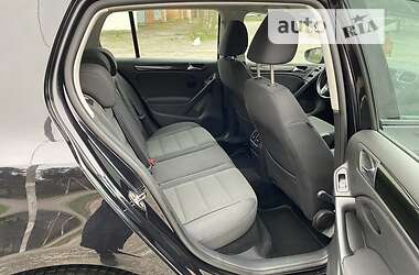 Хэтчбек Volkswagen Golf 2009 в 