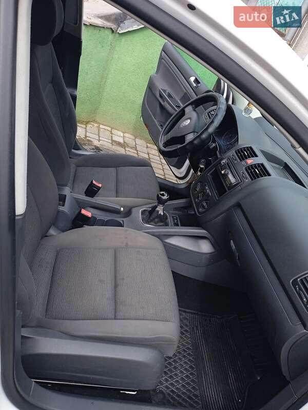 Хетчбек Volkswagen Golf 2007 в Ківерцях