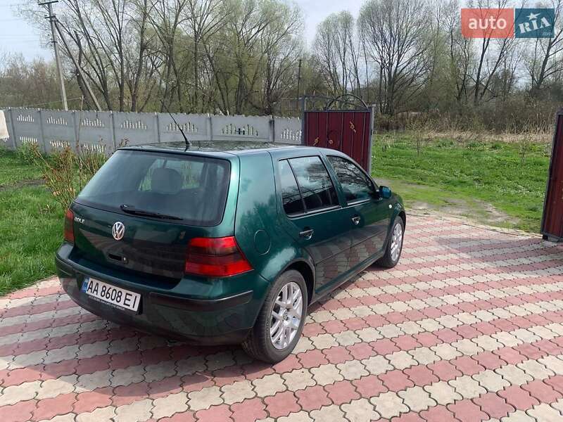 Хетчбек Volkswagen Golf 2000 в Брусилові