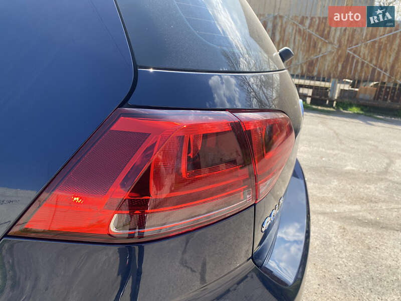 Хетчбек Volkswagen Golf 2015 в Дніпрі