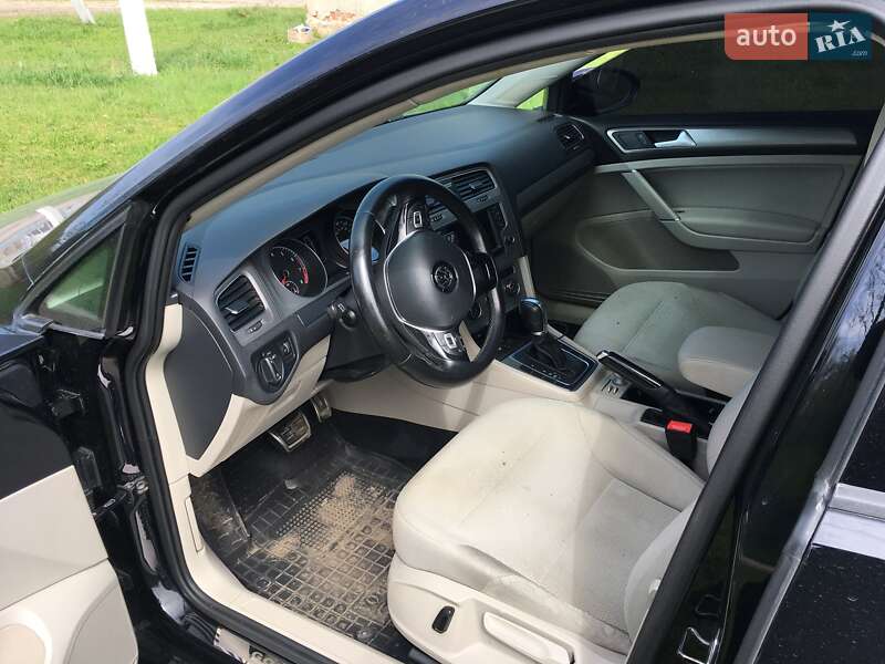 Хетчбек Volkswagen Golf 2015 в Козятині