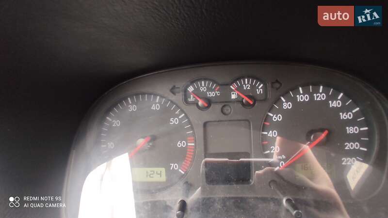 Хэтчбек Volkswagen Golf 2002 в Житомире