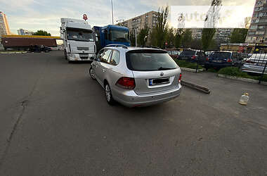 Универсал Volkswagen Golf 2010 в 
