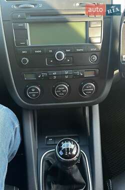 Хетчбек Volkswagen Golf 2006 в 