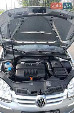 Хетчбек Volkswagen Golf 2006 в 