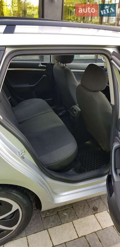 Універсал Volkswagen Golf 2011 в Ужгороді