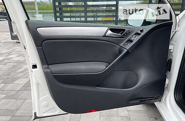 Хэтчбек Volkswagen Golf 2011 в 