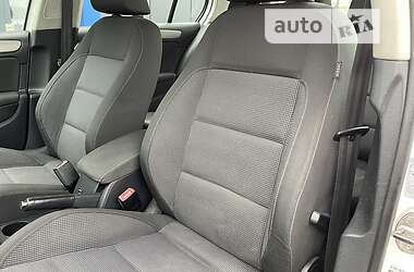 Хэтчбек Volkswagen Golf 2011 в 