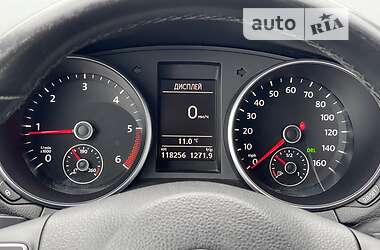 Хэтчбек Volkswagen Golf 2011 в 