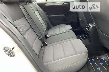 Хэтчбек Volkswagen Golf 2011 в 