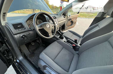 Хетчбек Volkswagen Golf 2008 в 