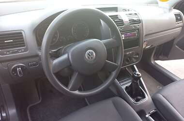 Хэтчбек Volkswagen Golf 2004 в Киеве