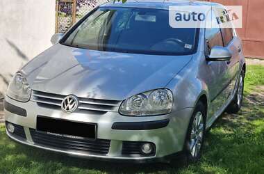 Хэтчбек Volkswagen Golf 2004 в Жовкве