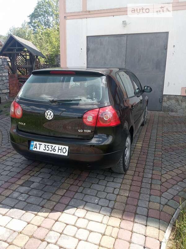 Хэтчбек Volkswagen Golf 2004 в Косове