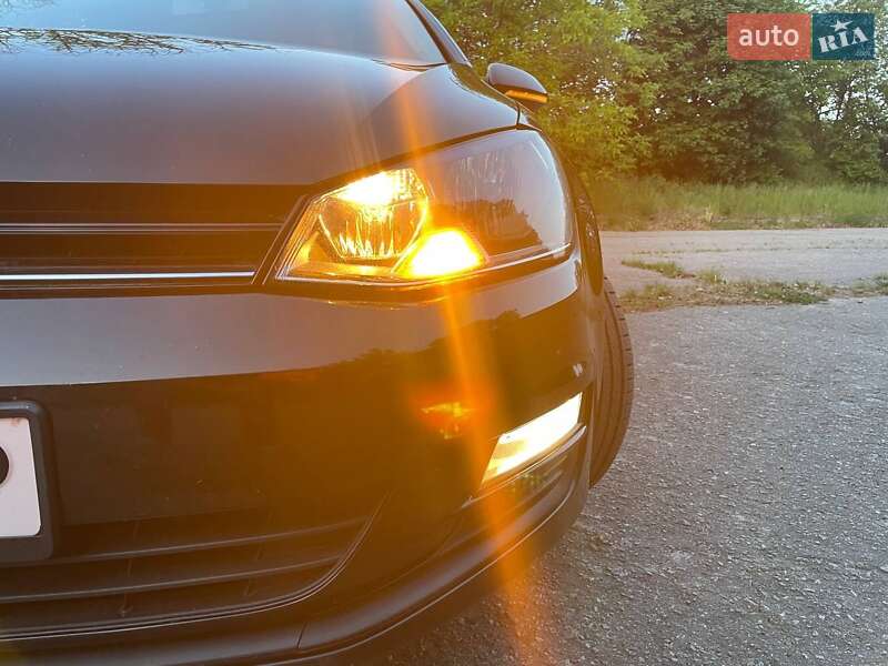 Универсал Volkswagen Golf 2015 в Ирпене