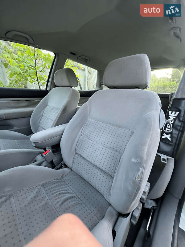 Хетчбек Volkswagen Golf 1999 в Києві