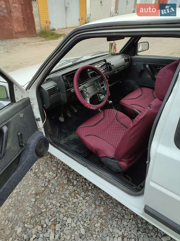 Хетчбек Volkswagen Golf 1989 в Новодністровську