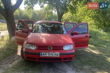 Хэтчбек Volkswagen Golf 1998 в 
