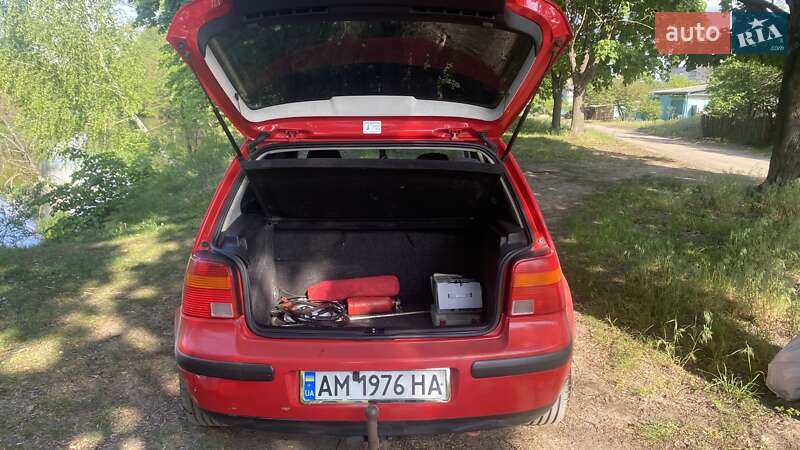Хетчбек Volkswagen Golf 1998 в Малині