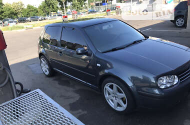 Хетчбек Volkswagen Golf 2001 в Києві