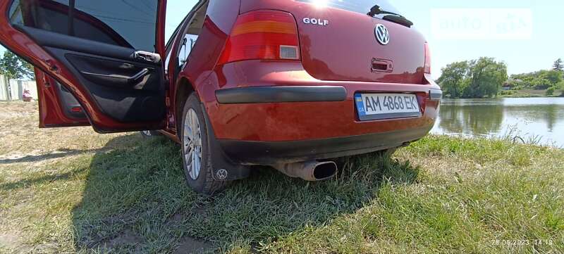 Хэтчбек Volkswagen Golf 1998 в Попельне