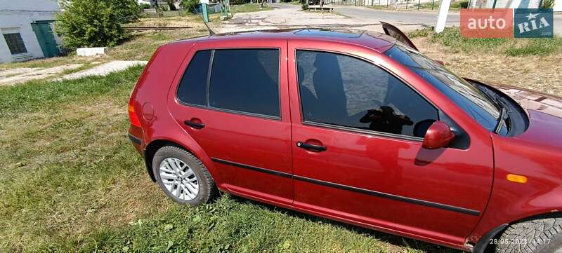 Хетчбек Volkswagen Golf 1998 в Попільні
