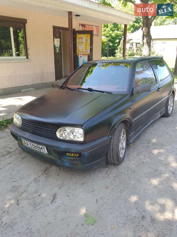 Хетчбек Volkswagen Golf 1996 в Києві