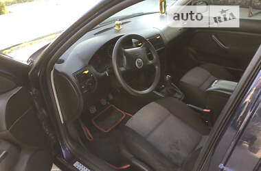 Хэтчбек Volkswagen Golf 2002 в Черновцах