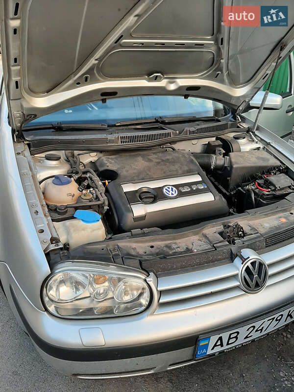 Хетчбек Volkswagen Golf 2002 в Вінниці