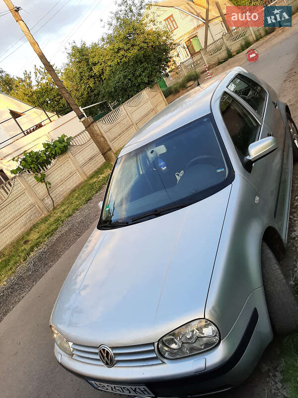 Хетчбек Volkswagen Golf 2002 в Вінниці