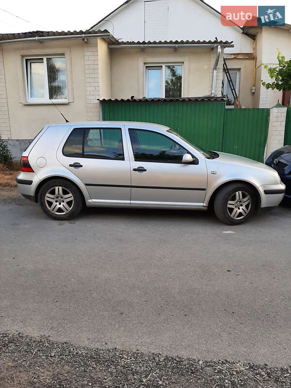 Хетчбек Volkswagen Golf 2002 в Вінниці