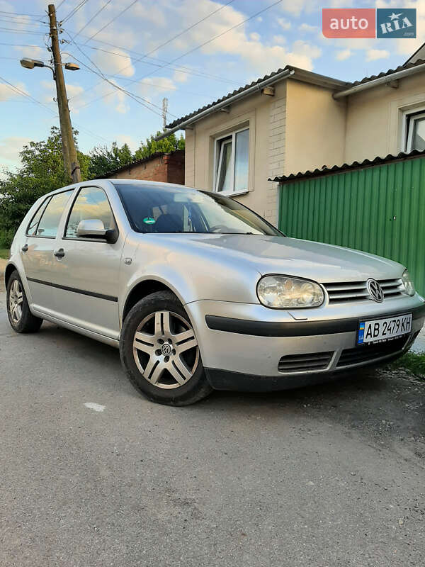Хетчбек Volkswagen Golf 2002 в Вінниці