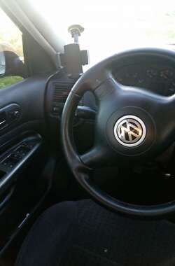 Хетчбек Volkswagen Golf 1999 в 