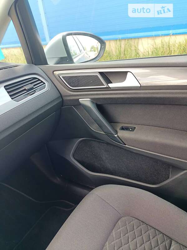 Хэтчбек Volkswagen Golf 2017 в Овруче фото 4 Хэтчбек Volkswagen Golf 2017 в Овруче