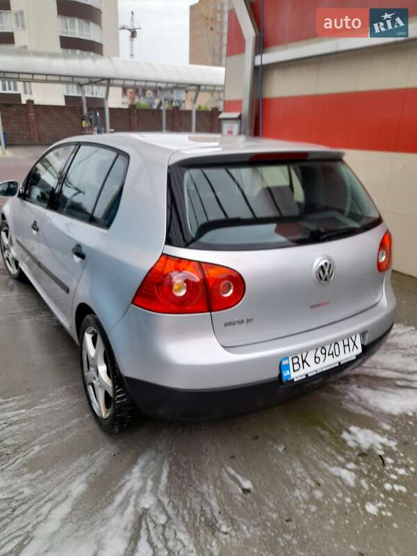 Хетчбек Volkswagen Golf 2005 в Рівному